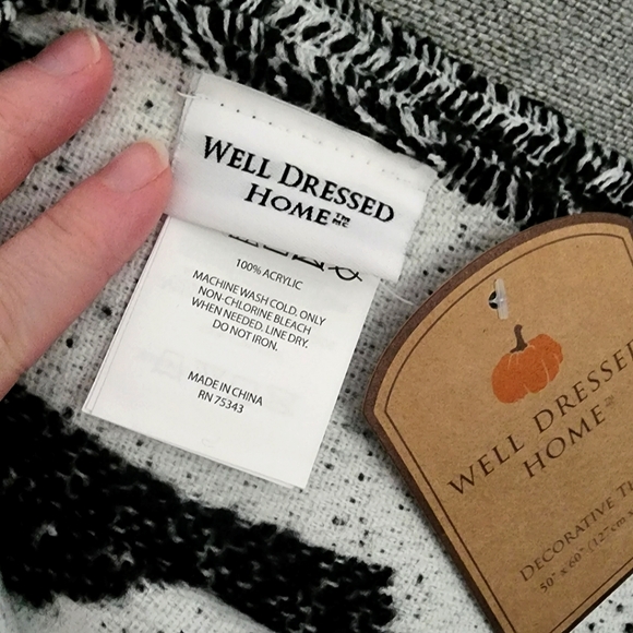 Well Dressed Home Decorative Throw Bats Reversible with Fringe Black and White - Picture 5 of 8